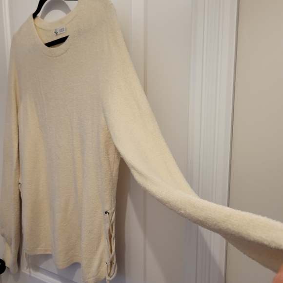 Carve Sweater - Picture 2 of 3